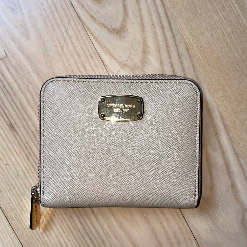 MICHAEL KORS JET SET BIFOLD TRAVEL WALLET